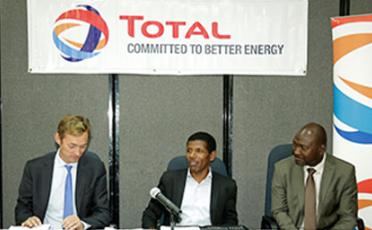 Total Ethiopia has signed a three years partnership contract with the famous and world acclaimed Ethiopian runner Haile Gebreselassie.
